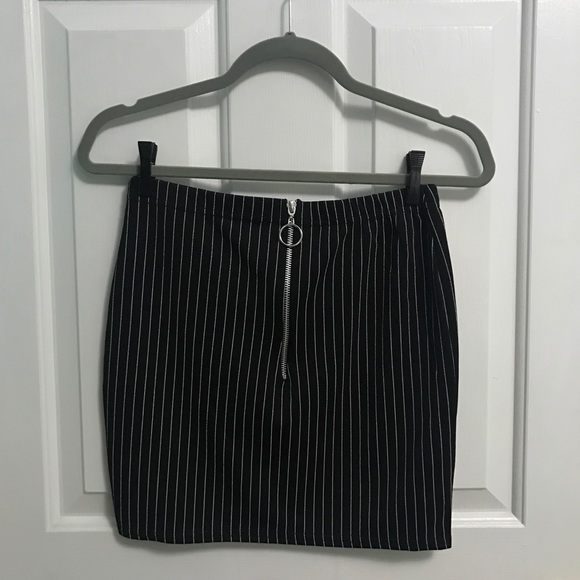 Boohoo two-piece set, bodycon skirt & top - Picture 3 of 4